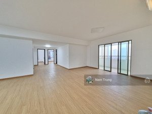 chủ bán căn hộ tòa 131 trần phú ,mỗ lao , hà đông ,dt 155m2 ,3 ngủ ,2vs ,căn góc lh 