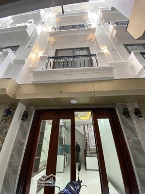 chỉ 5.5 tỷ có nhà 4 tầng mới 40m2 gia lâm dân xây kiên cố full nội thất ô tô vào nhà ở ngay đón tết