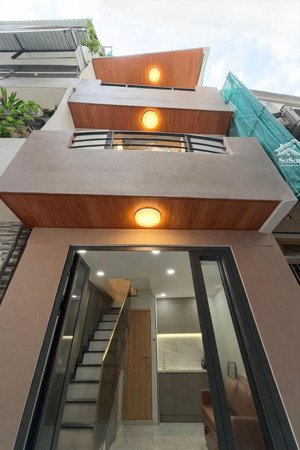 bàn nhà mini quận 1, 1 sẹc, nhà mới full nội thất, cho thuê 15tr