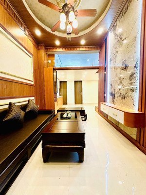 chính chủ cần bán gấp căn nhà tầng 1 phố tôn đức thắng cổng đỗ ô tô,ô tô tránh nhau thoải mái