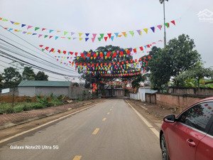 chủ nhà cần tiền bán gấp lô đất 100m2 full thổ cư, phú cát, hòa lạc, tăng giá mạnh, cho thuê tốt