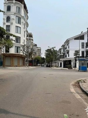 đất dịch vụ lk16,17,18ab dương nội- view biệt thự an vượng, không lỗi gì, chủ cần bán nhanh