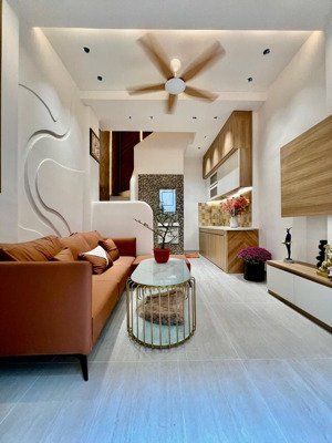 bán nhà đúc 2 lầu mới đẹp, ngay trường cấp 1 lê quý đôn, cấp 2 huỳnh văn nghệ, gò vấp