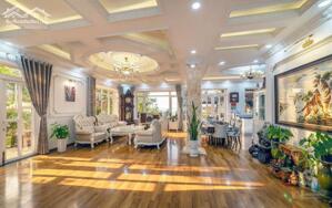 Bán căn biệt thự cực kỳ cao cấp mang phong cách Hoàng Gia