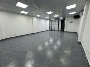 cho thuê văn phòng gần ngã tư khuất duy tiến - nguyễn xiển, 60 m2/tầng, sàn thông đẹp giá rẻ