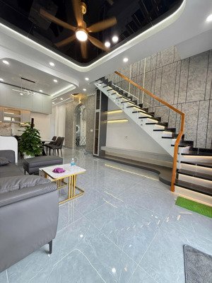 bán nhà sổ hồng riêng hoàn công cách nguyễn ái quốc 100m