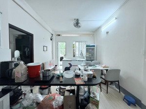 ngay trung tâm quận 11 có sổ hồng màhơn 2 đồng