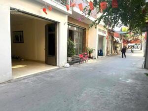  CHO THUÊ NHÀ NGUYÊN CĂN 3 TẦNG MẶT NGÕ TRẠI LẺ GẦN AEON MALL OTO NGỦ TRONG NHÀ