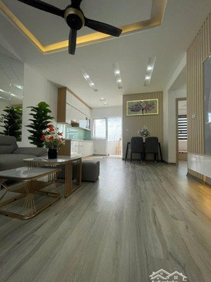 bán gấp căn góc 70m2, 2pn 2vs sổ đỏ chính chủ 4,55 tỷ, tại toà ct4 xa la, hà đông