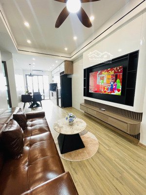 chính chủ bán căn 2 ngủ view hồ chung cư vp5 linh đàm giá rẻ lh 