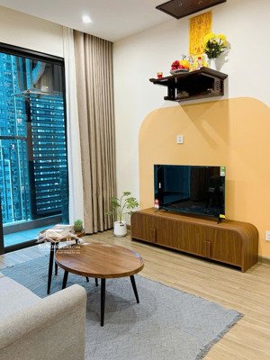 chính chủ nhận nhà vừa làm xong nội thất cần tìm khách thuê căn 2n2vs tại vinhomes smart city