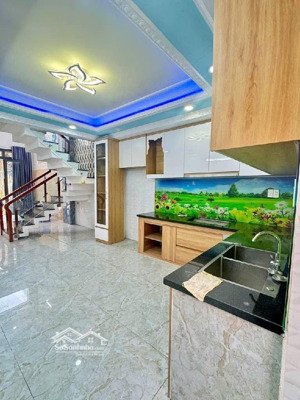 siêu phẩm mới đẹp 5 tầng sát tỉnh lộ 10 khu tên lửa đường 6m nhik 6 tỷ