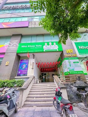 toà b 197 trần phú 89m,3n, 2vs. căn góc, thoáng sáng, full nội thất