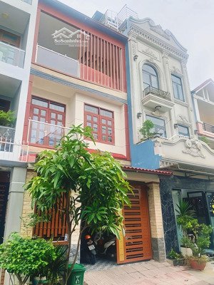 nhà 3 tầng 70m2 ô tô ngủ nhà ngay tô ngọc vân sát phạm văn đồng 9tỷ.