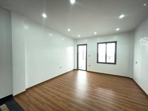 bán nhà phố trạm long biên dt 52m2,mặt tiền 4,5m 8 tầng thang máy gara ô tô