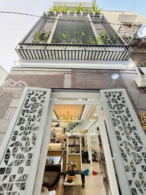 căn nhà mới cực kì đẹp sử dụng 120m2 full nội thất vào ở ngay