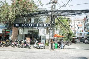 bán gấp nhà góc 2mt trương công định, tân bình (7 x 18m) 2 tầng, hđt 95tr/tháng. giá bán 32tỷ tl