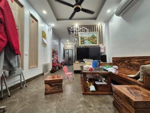 rẻ nhất quan nhân, 41m2x4t, trước nhà rộng 3,5m, ngõ thông, 2 thoáng,giá 7,7 tỷ (cam kết nhà chuẩn)