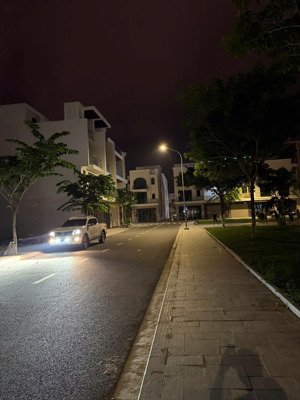 chính chủ cần bán lô đất vcn phước long 2 đối diện công viên lớn nhất dự án lh: kiệt)