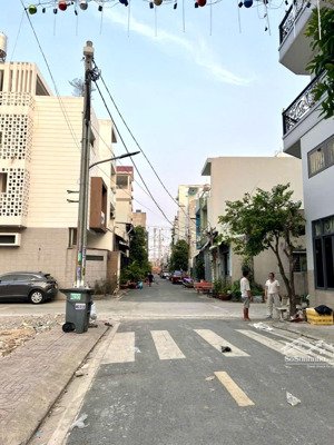 đất hiếm ngang 5,2m dài 15m- hẻm 8m- cuối lê trọng tấn- khu vực xât dựng được 5 tầng chỉ hơn 4 tỉ