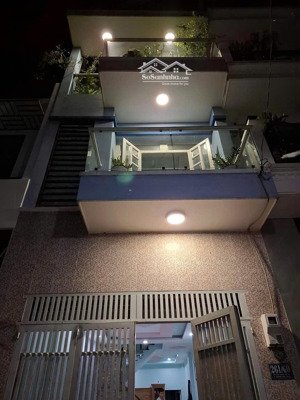 cần cho thuê căn nhà 3 tầng ngay sau bến xe ngã 4 ga, chính chủ, vào ở ngay