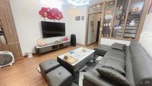 nhà đẹp nguyễn văn huyên cầu giấy 40mx6t,mt4m giá 11.9 tỷ ô tô đỗ cổng,ngõ thông tứ tung, sát phố