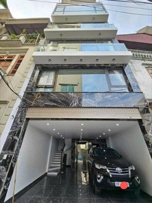 phân lô vỉa hè ô tô tránh vài bước ra lotte