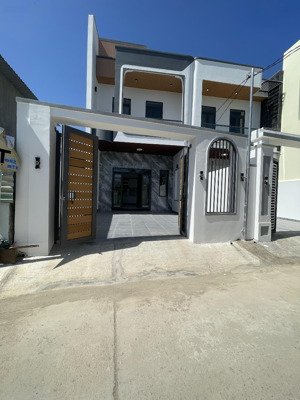 nhà lầu tại diên điền cách biển nha trang 17p đi xe
1ty850tr gần bên trường học, chợ