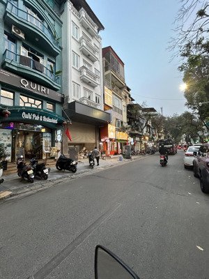 cho thuê mặt phố hàng lược mặt tiền 4,5m diện tích sử dụng 120m2 vị trí đông đúc khách du lịch