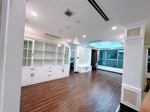 bán gấp căn hộ chung cư cao cấp ct2a hoàng cầu 2pn 1wc dt: 60m2 giá 5 tỷ. lh: e hoà 