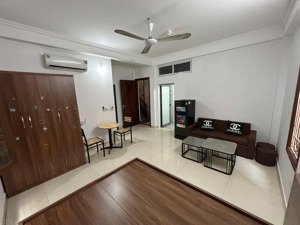 chính cho thuê căn hộ 1 ngủ 1 bếp có ban công tại mễ trì thượng giá chỉ 4tr5