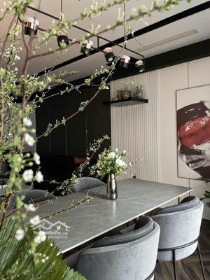 chính chủ cần gửi bán căn hộ rẻ nhất starlake tây hồ dt 113m2, nhà full nội thất.lh:0986270564