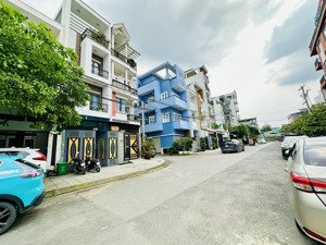 diện tích lớn giá rẻ - 80m2 - 3 tầng - tặng nội thất - hẻm xe tải cách 20m - nhỉnh 6tỷ