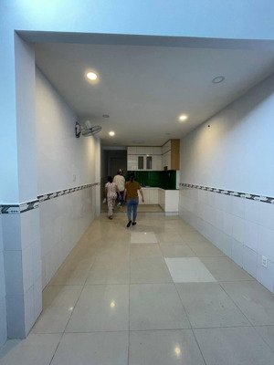 quận 11 gia 4ty7 hem lê thị bạch cát p.11, q.11 (gần công viên đầm sen - tôn thất hiệp - tạ uyên)