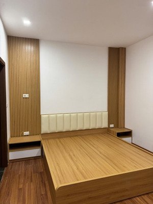 bán chung cư học viện quốc phòng, hoàng quốc việt, 136m2, căn góc 3pn, 83 tr/m2. lh: 