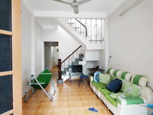 chính chủ cho thuê nhà nguyên căn 2 tầng 3pn 2wc đường 379 sau lưng bệnh viện lê văn việt