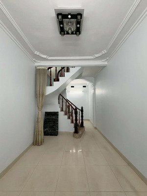 cho thuê nhà riêng phố cảm hội( lò đúc)