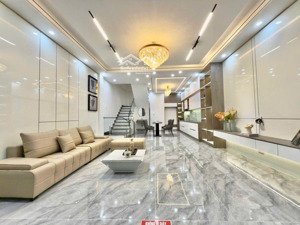 bán nhà tại tuyến phố trung tâm tô hiệu