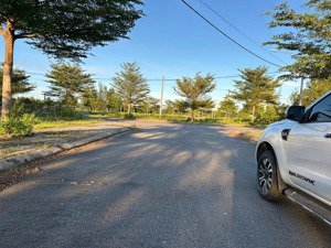 khu đô thị số 4: lô góc 2mt hướng đông nam , diện tích 179,37m