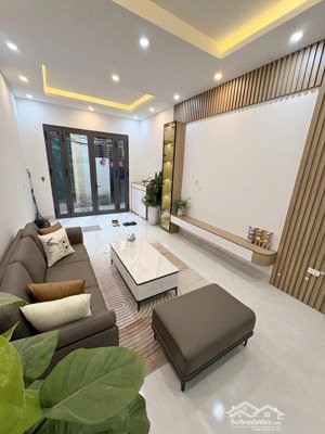 10m ra vành đai 3, ô tô tránh, đỗ cửa, hoàng mai, nhà hiếm, kinh doanh, full nội thất, sđcc, 42m2,