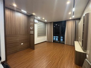 nhà đẹp kinh doanh oto tránh thang máy 650kg vị trí đẹp thoáng mát nội thất đầy đủ giá rẻ