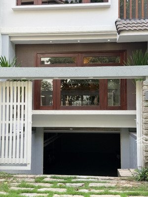 bán biệt thự phố thoáng mát yên tĩnh