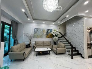 siêu phẩm 90m. thang máy, hoàn thiện full nội thất. vị trí đẹp, gần hồ công viên