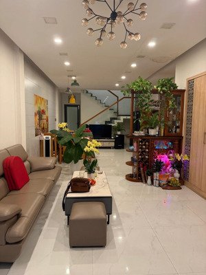 bán nhà 2 tầng đường núi thành đoạn kd sầm uất gần tiểu la , gọi tuyết