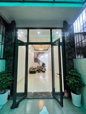 bán nhà cầu giấy,lô góc, tràn ngập ánh sáng,gần ô tô 4tầng, 47m2 chỉ với 11.5tỷ