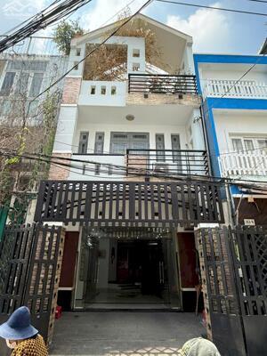 CHO THUÊ NHÀ 1 TRỆT 2 LẦU, XE HƠI VÀO TRONG NHÀ DT: 90M2, 4PN, Đ.TÔ HIẾN THÀNH, P.13, Q.10, HCM