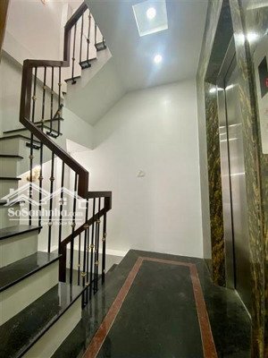 phân lô-ô tô ngủ trong nhà-thang máy xịn-mặt tiền rộng tiện kinh doanh-văn phòng-mặt ngõ thông