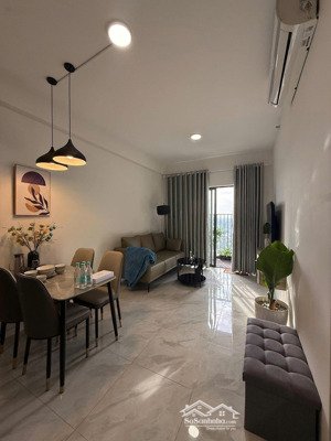 mình đang trống sẵn căn 2pn full nội thất tháp a, ở liền được. giá thuê 12triệu/ tháng