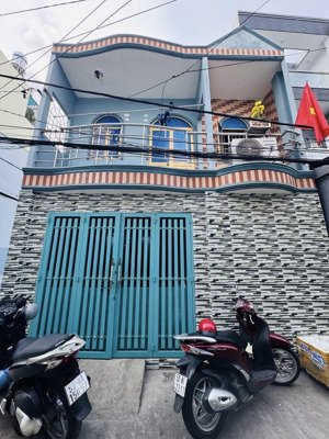 bán nhà giáp tên lửa-54m2-2 tầng-lô góc thoáng mát-ngang gần 6m-hxh đổ cửa-chỉ 5 tỷ