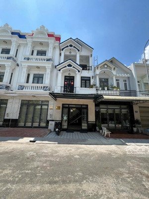 cho thuê nhà trệt 2 lầu 3 phòng ngủ kdc hưng phú gần siêu thị go cần thơ